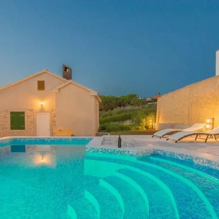 Matela Villa *