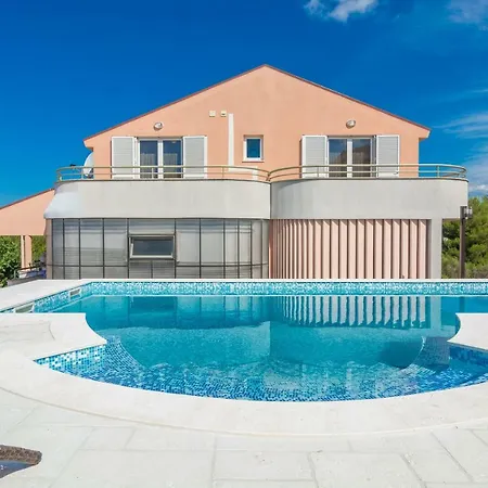 Matela Villa